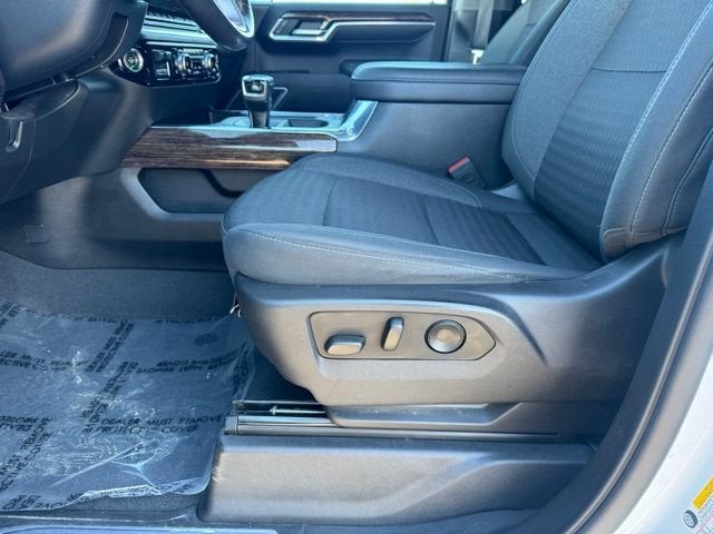 2023 GMC Sierra 1500 — detail view