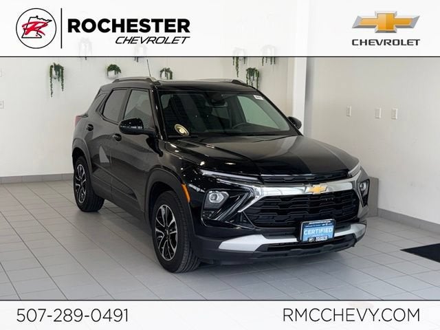 2025 Chevrolet Trailblazer LT in Mosaic Black Metallic — front three-quarter view