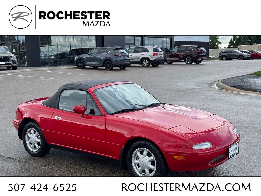 1992 Mazda Mazda Miata Base in Red — front three-quarter view