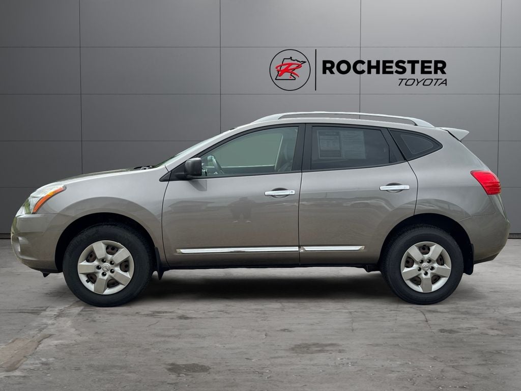 2015 Nissan Rogue Select — side profile view