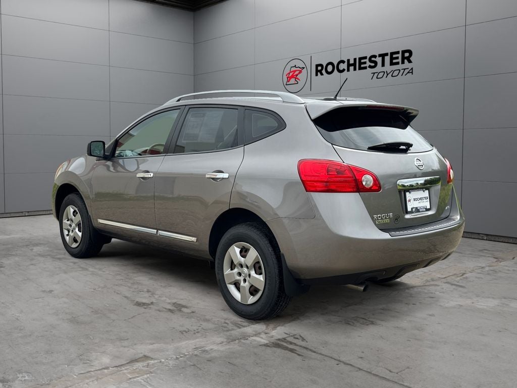 2015 Nissan Rogue Select — rear three-quarter view