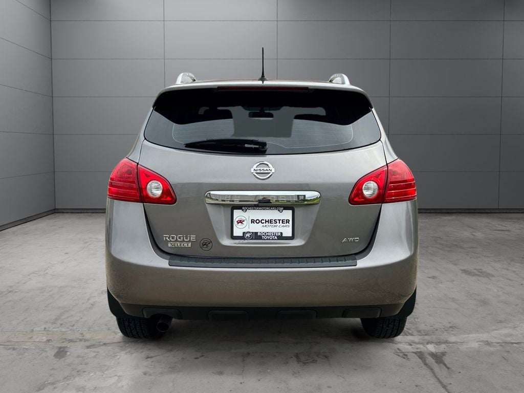 2015 Nissan Rogue Select — interior view