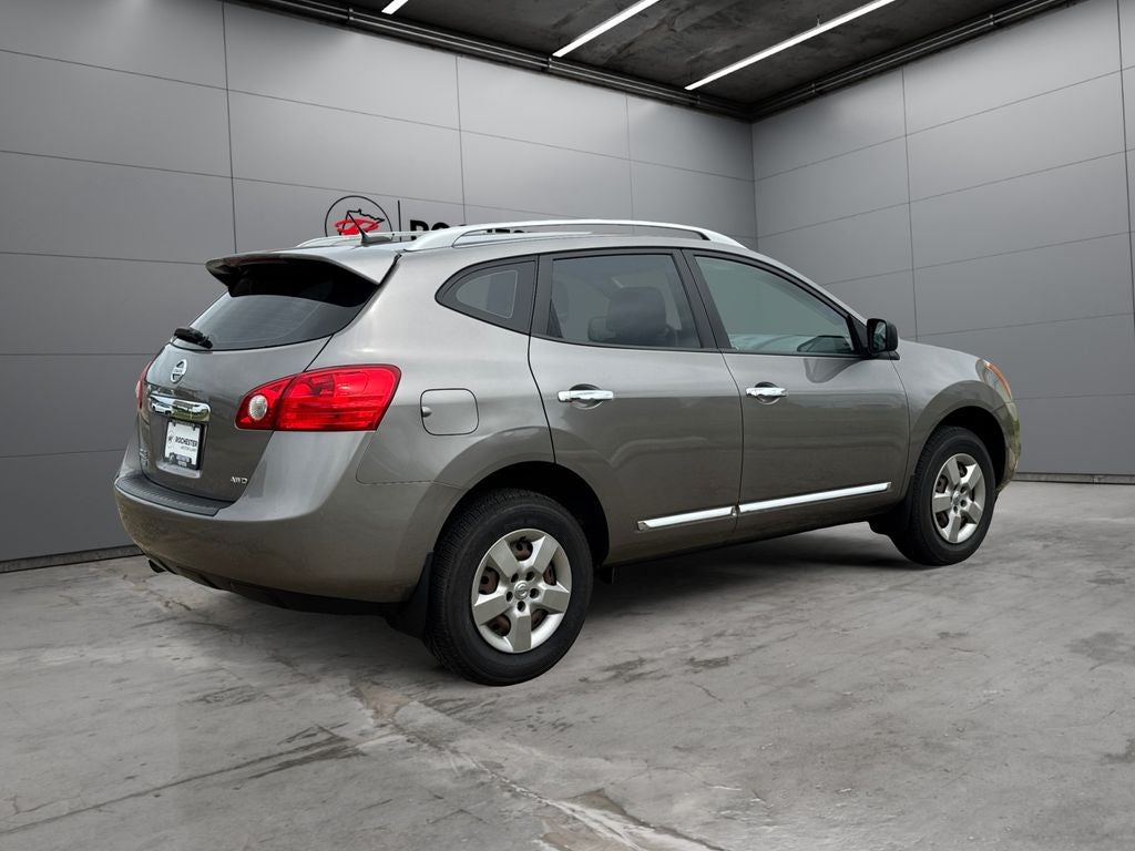 2015 Nissan Rogue Select — detail view