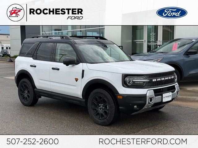 2026 Ford Bronco Sport Badlands w/Power Moonroof in Oxford White — front three-quarter view