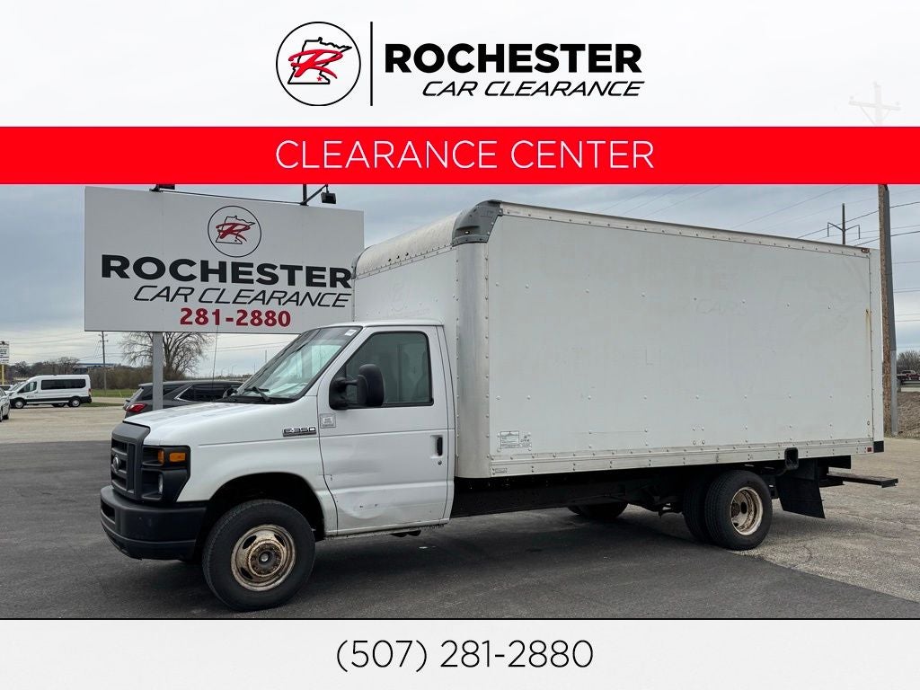 2017 Ford E-350SD Base Cutaway in Oxford White — front three-quarter view